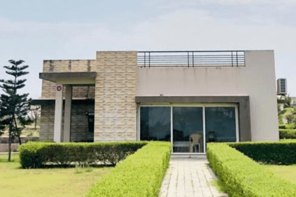 CLUB HOUSE