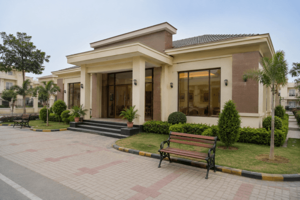 CLUB HOUSE